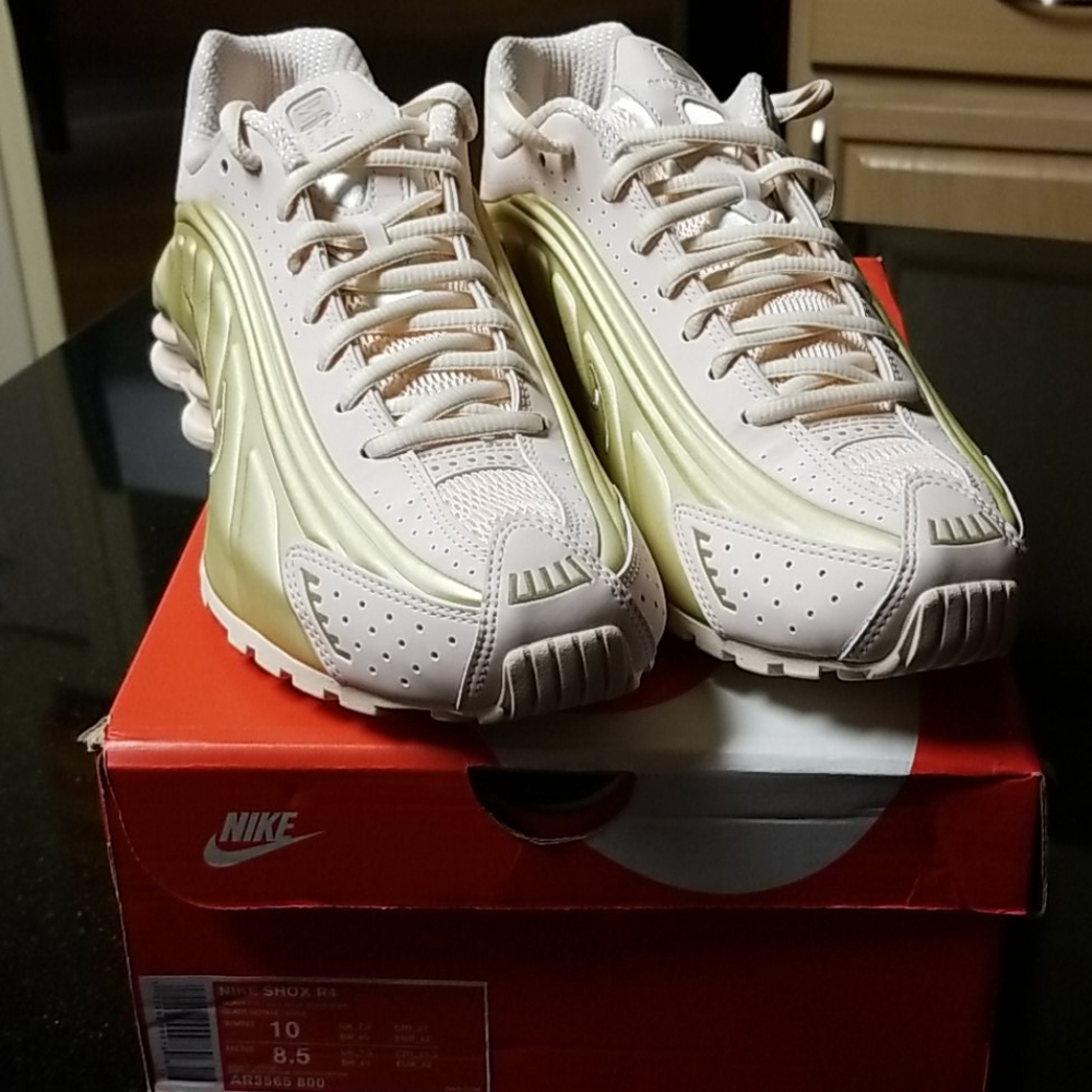 Nike Shox R4 - Picture 2 of 8